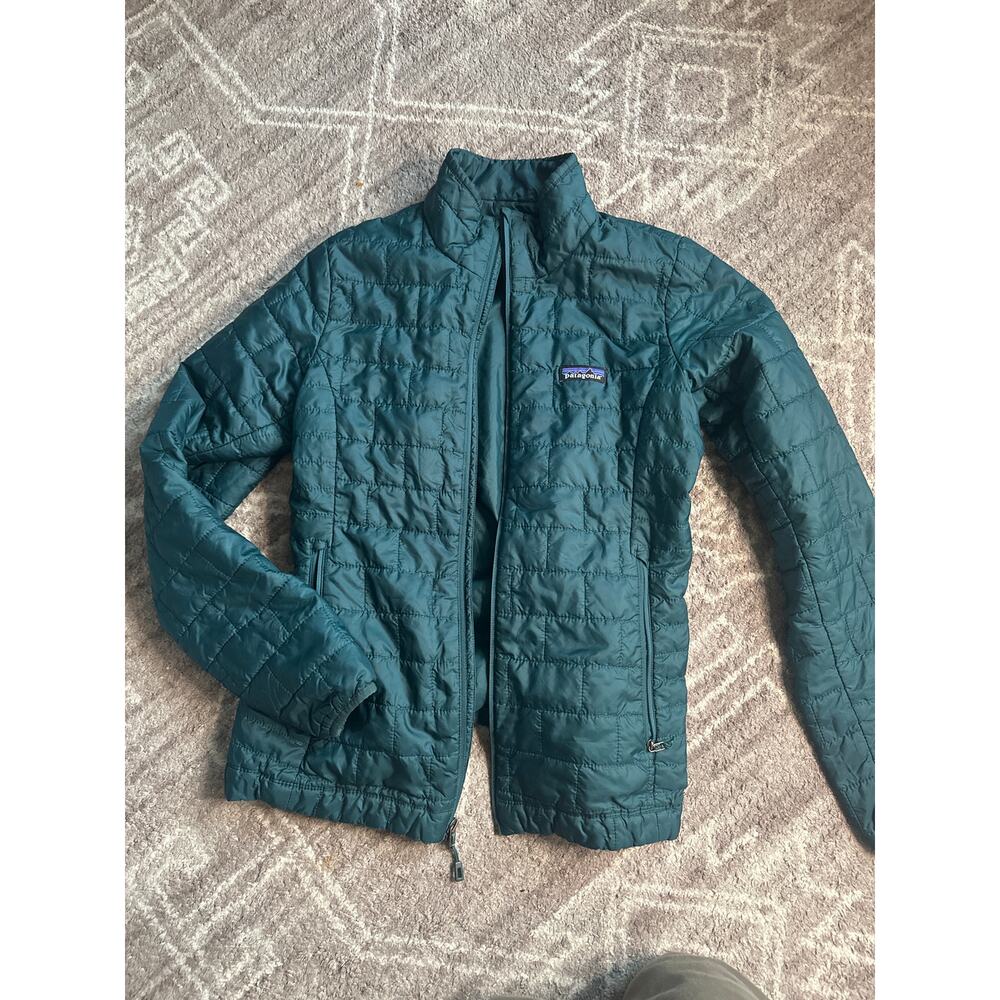 Patagonia med woman puffer jacket 2000s green